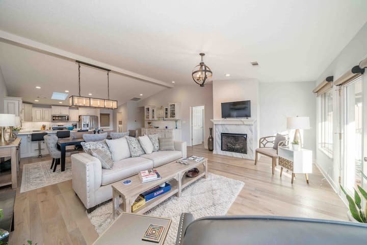 Million Dollar View.    Completely Remodeled Condo - Lake Hamilton, AR