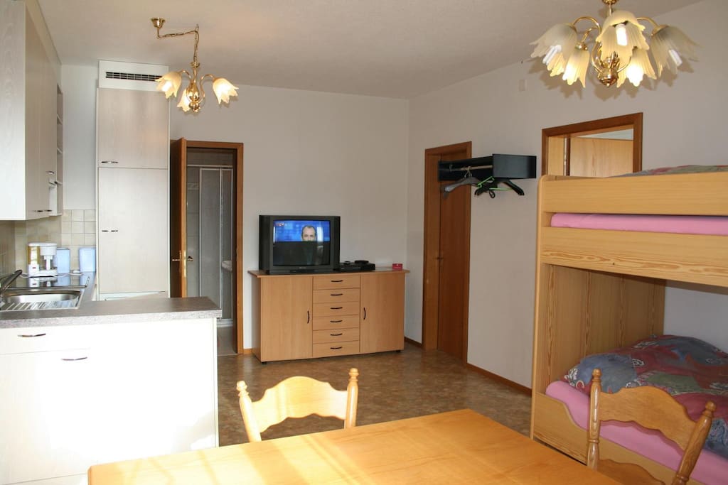 Wohnzimmer mit Kajüttenbett