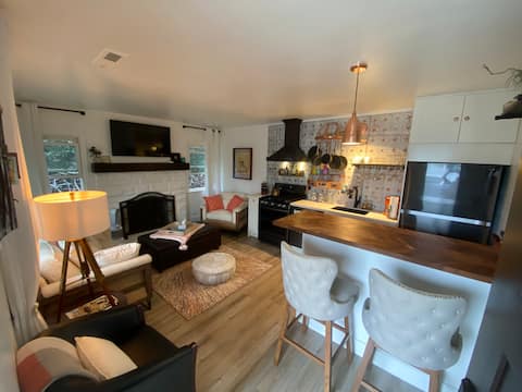 Popular Airbnb listing: Beach cottage Guest suite Walk to beach & downtown in San Clemente