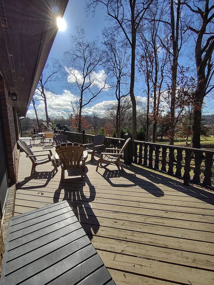 Family Mountain Retreat - Hendersonville, NC