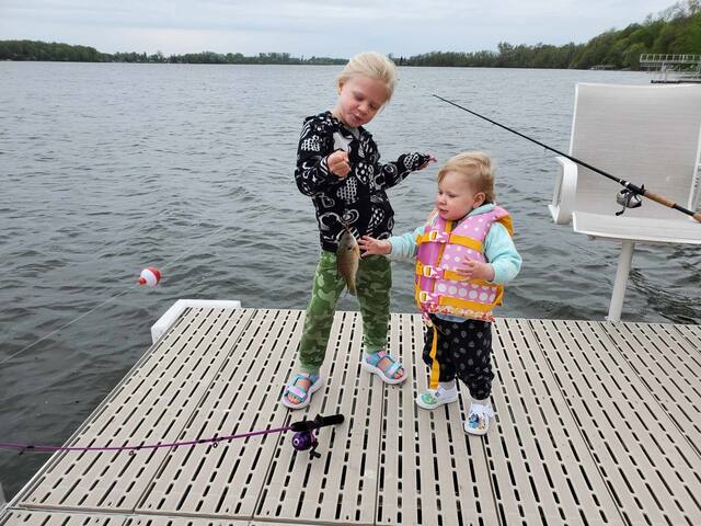 Oma’sEclecticLakeCabin AllSeasonsFamilyFriendsPets gallery image 3