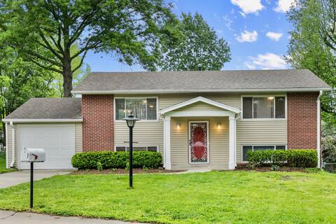 The Red Door ★ Comfy 3 Bdr Home - Quiet Cul-de-sac