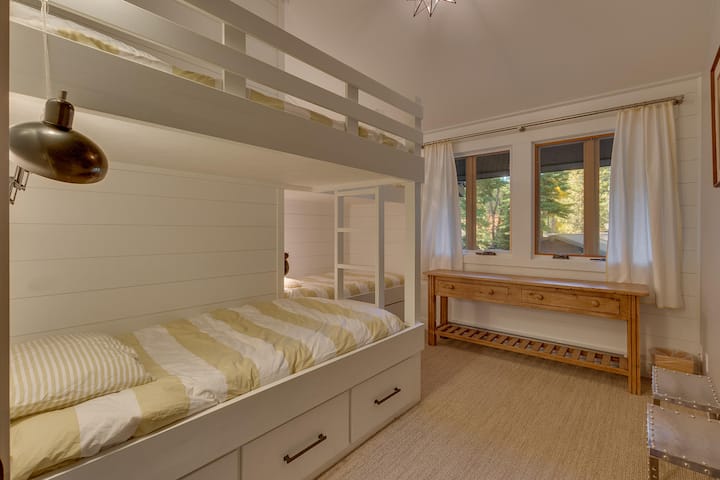 سرير بطابقين