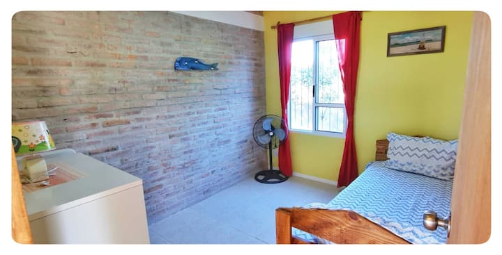 Dormitorio chico con cama marinera - chumba kidogo cha kulala na vitanda viwili