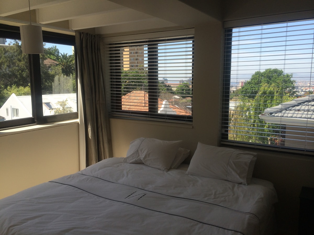 חדר אורחים שני עם חדר רחצה צמוד 