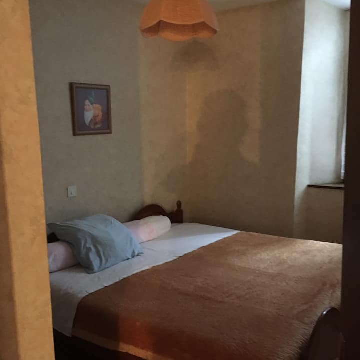 سرير غرفة النوم 140