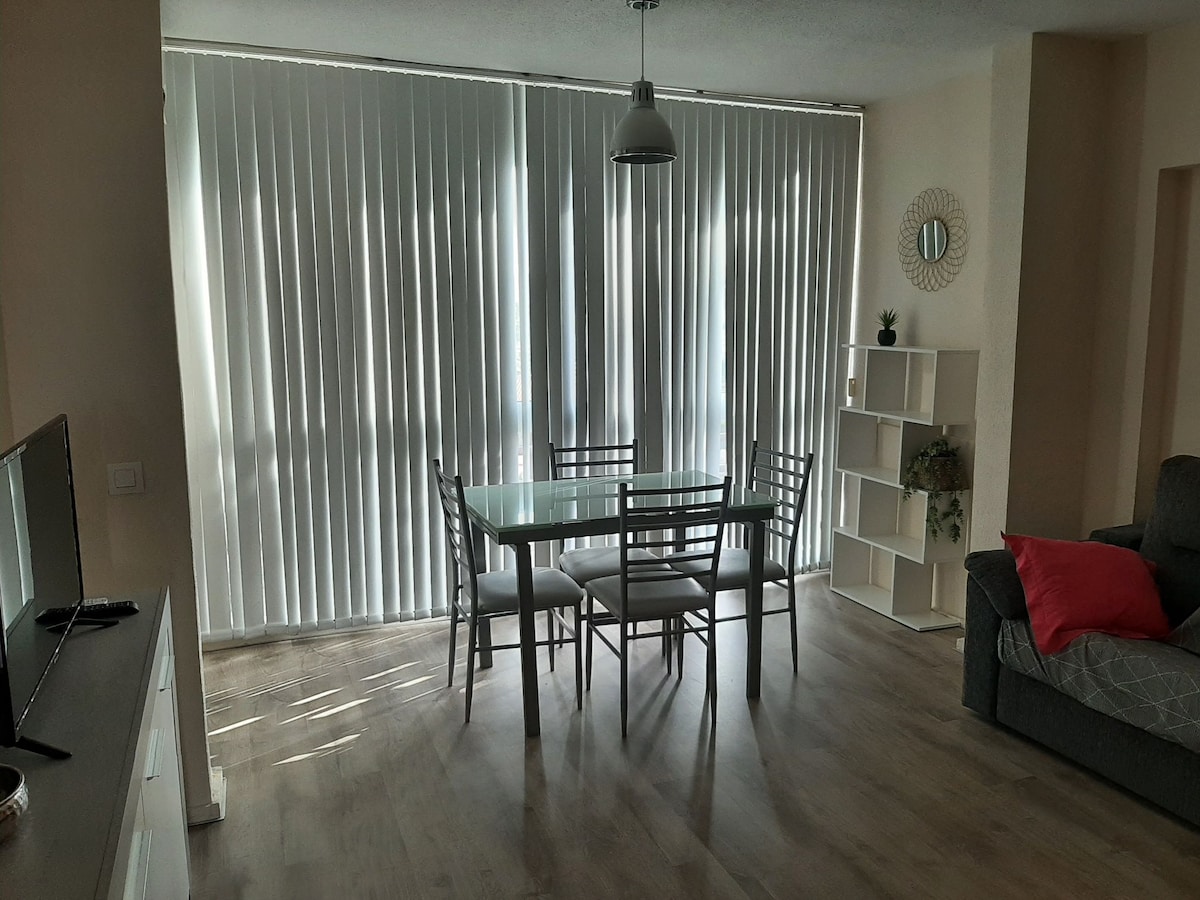 Top Airbnb: Ocean views. Next to the beach. Garage and pool. in Calp