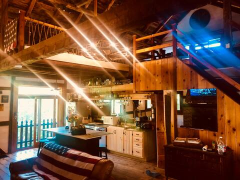 Cozy Renovated Barn-one of a kind experience