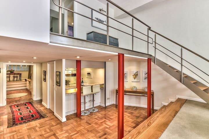 Luxury Cozy Gem in the Heart of the CBD