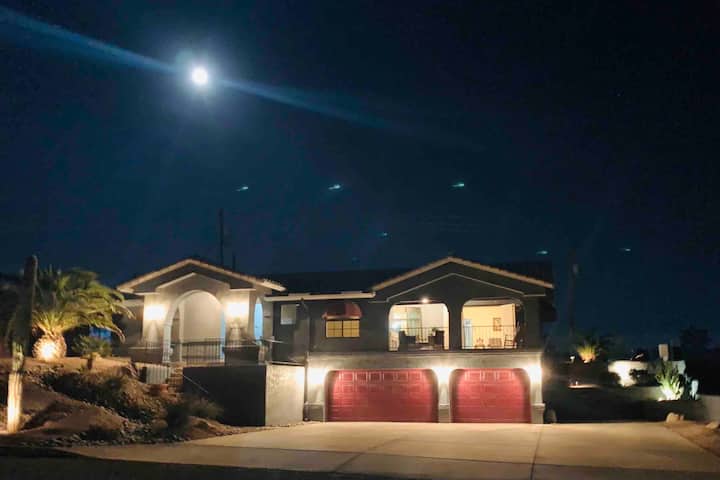 The Blue House ~ Mediterranean Villa ~ Rv Hookup - レイクハバスシティ, AZ