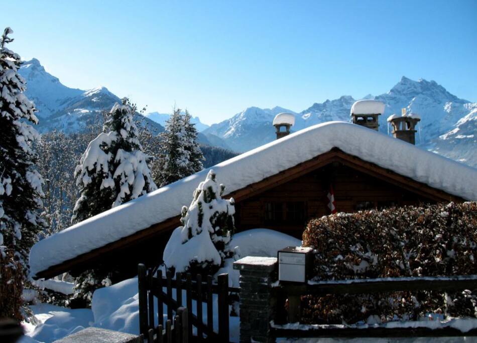 Le chalet en hiver.