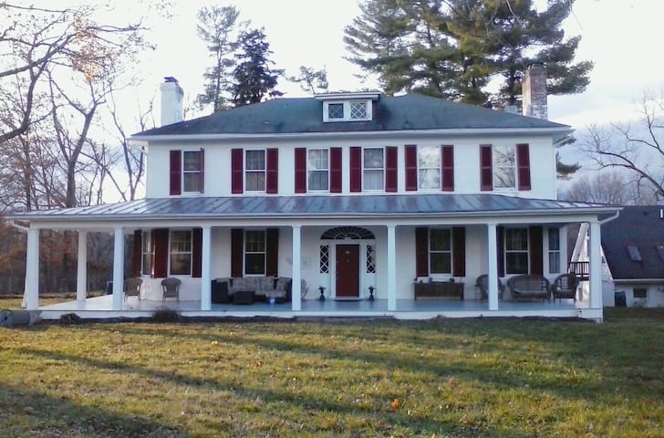 Historic Farmhouse in Virginia Wine Country