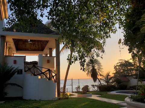 ”Quinta Charito” Amazing Bay View Beachfront Home