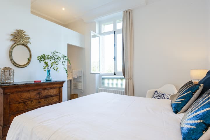 Spálňa s výhľadom na rybník s kúpeľňou (sprcha, umývadlo) - apartmán v parku pre 6 osôb