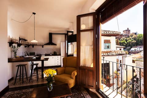 Loft with views Alhambra. Flamenco Singer's House.