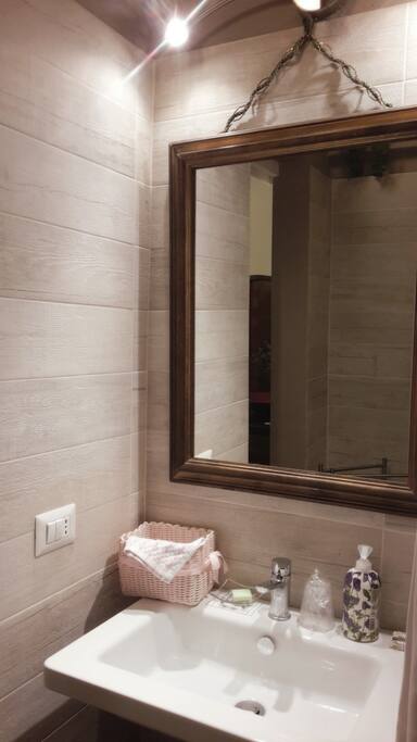 Dettaglio del bagno della "Camera Verde"
