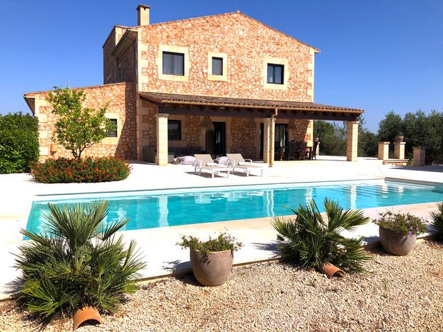 Luxury villa close to Santanyi and best beaches gallery image 3