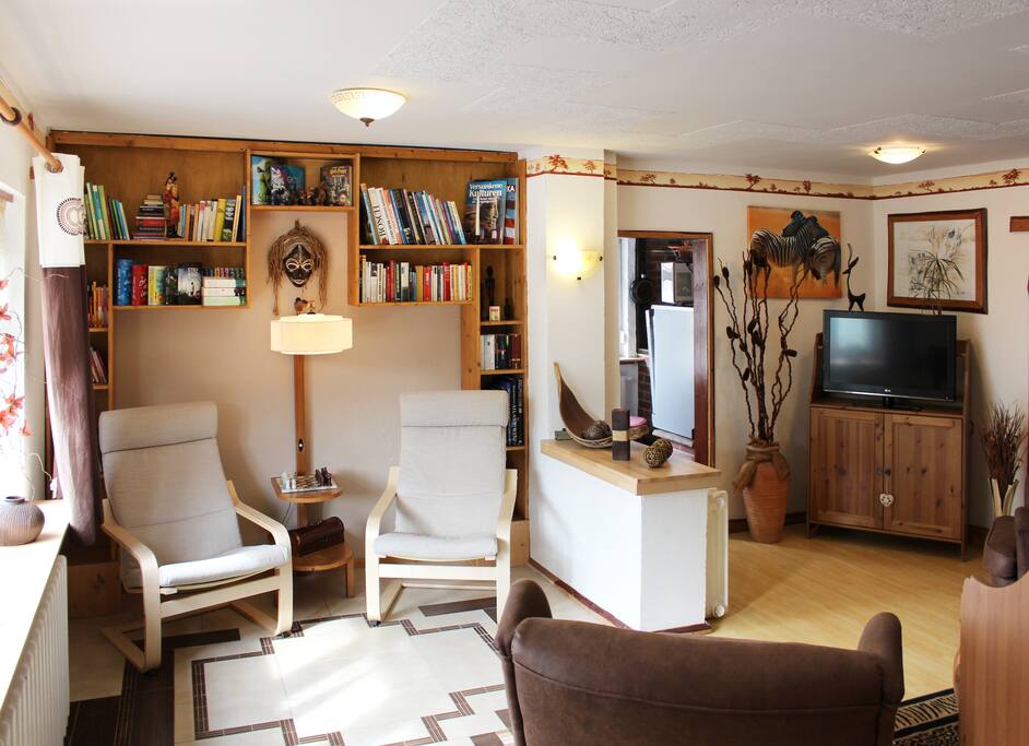 Leseecke mit kleiner Bibliothek