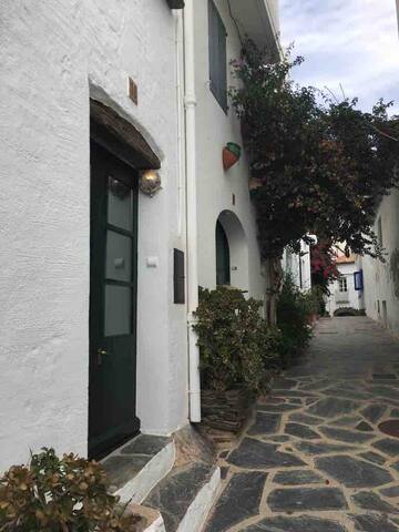 Charming Cadaques house with exceptional terrace gallery image 5