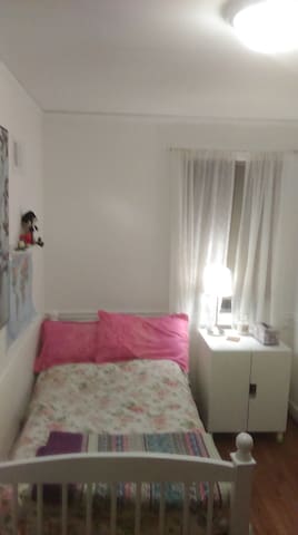 Clean room 10 minutes from O'Hare