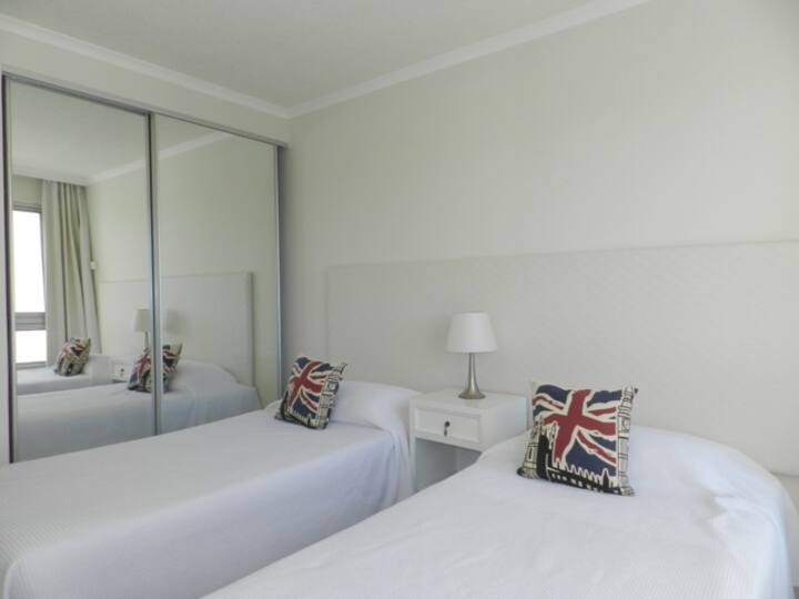 เตียงเดี่ยว 2 หลัง 