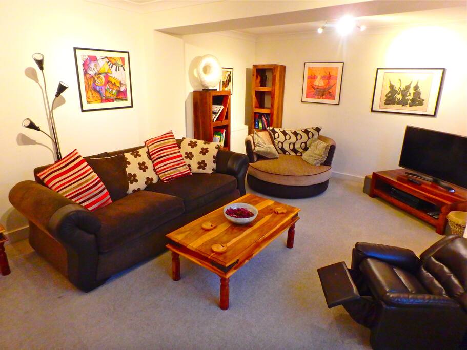 Large living room equipped smart TV with freeview, Netflix, BBC Iplayer, 40D, Youtube plus more. Very comfortable sofas and airmchair with cosy 2 seater love rotation chair