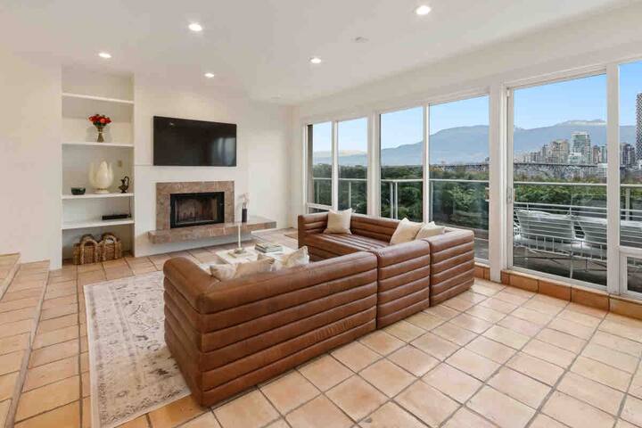 Character house overlooking city & mountain views gallery image 3