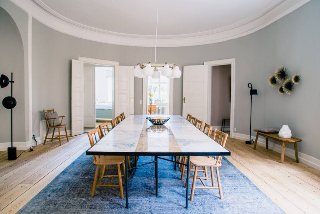 Elegant Dining Room for groups or families to enjoy!