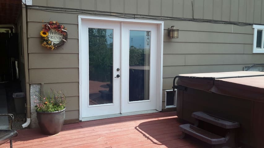 Private suite, Cozy, Separate entrance and Area.