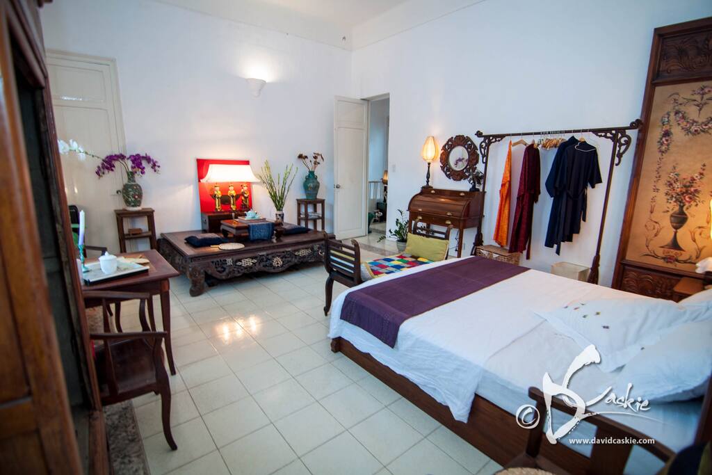 Bedroom with 2 beds