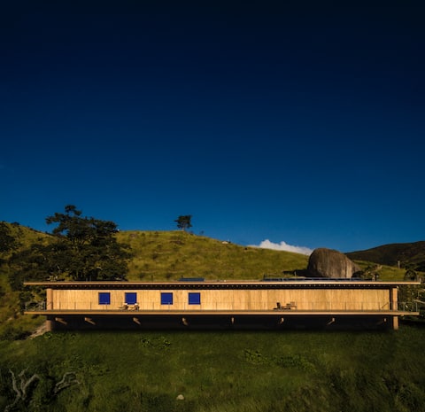 Off-Grid design House in Catuçaba, Casa da Pedra