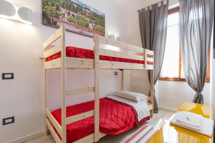 el segundo dormitorio con su litera.