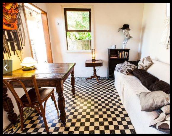 الغرفة الأخرى