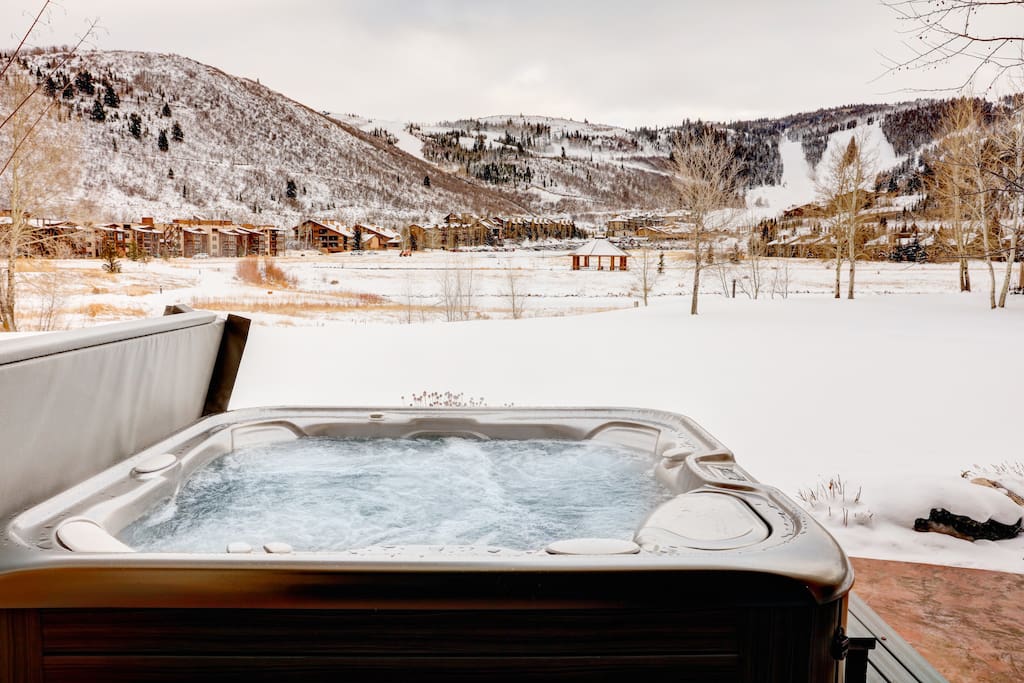 Brand new private hot tub with spectacular views of Deer Valley!