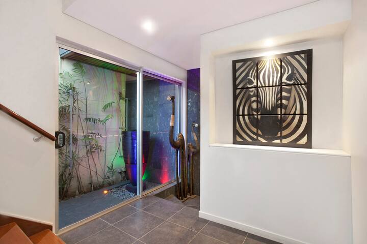 Lambert House – Upper level gallery image 4