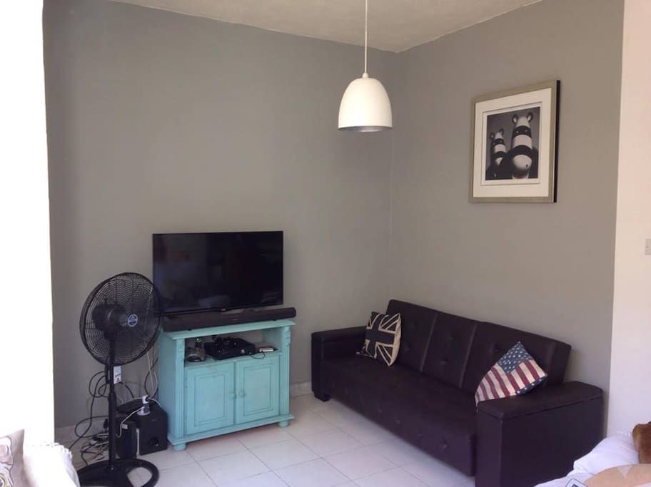 Living room (3 sofas)