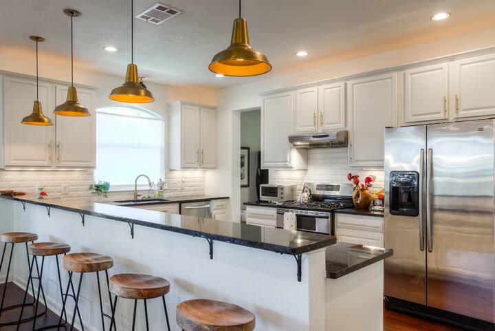4BR Hill Country Home SXSW, ACL, F1