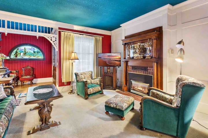 “Paris Room” In Historic Fairhaven Home. - Bellingham, WA