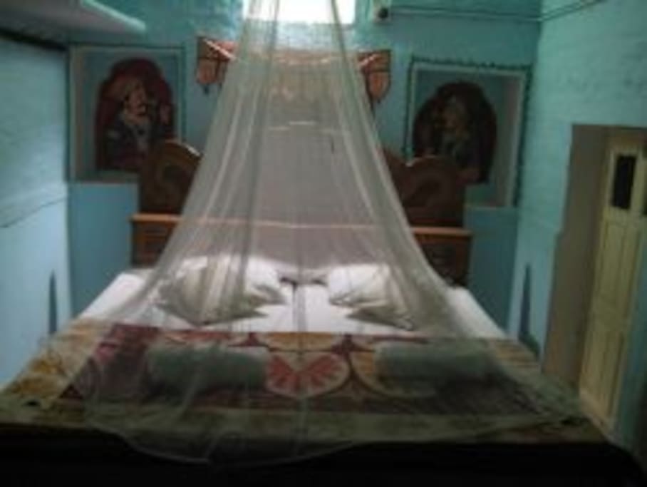 Room with the mosquito net