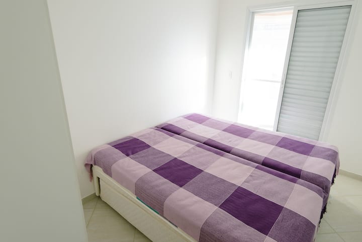 ห้องนอน 2 - (เตียงคู่ 1 หลังหรือเตียงเดี่ยว 2 หลัง)