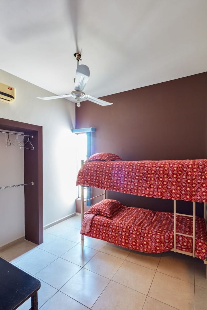 Chumba cha kulala 3 kilicho na vitanda vya ghorofa!!!