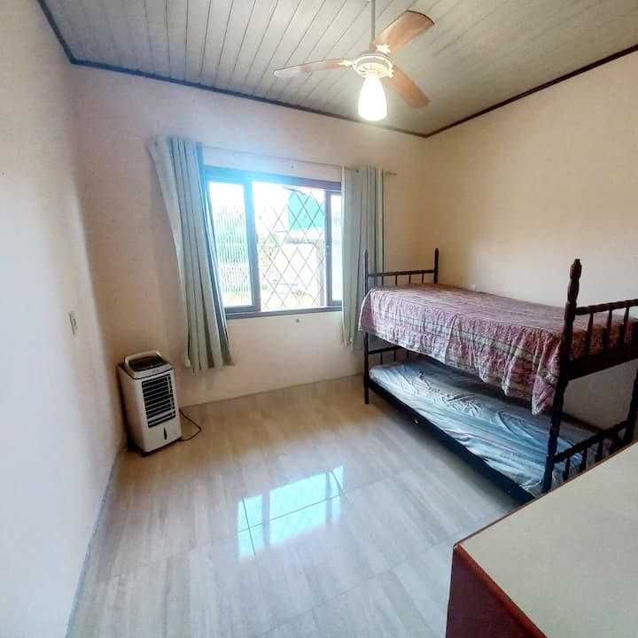 Спалня №2 с двуетажно легло.