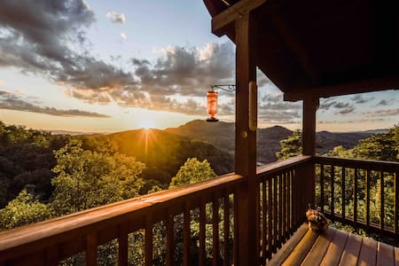 SECLUDED, INSANE VIEWS, and SO MUCH TO DO!