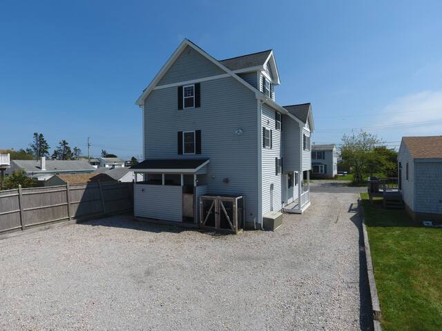Narragansett Beach House Available Daily/Weekly gallery image 3