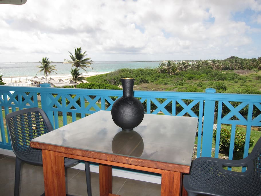 terrasse vue et proche de la mer