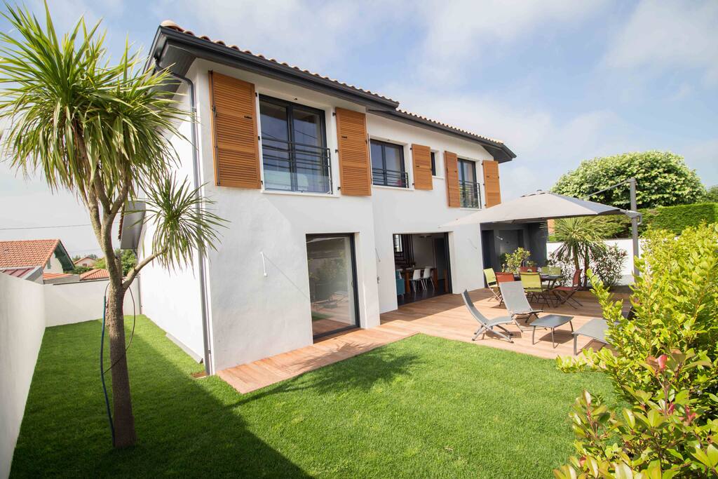 Maison neuve et moderne