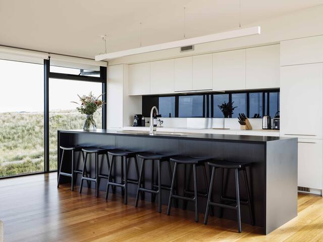 Caladenia – Absolute Ocean Views, Nature – Stylish gallery image 4