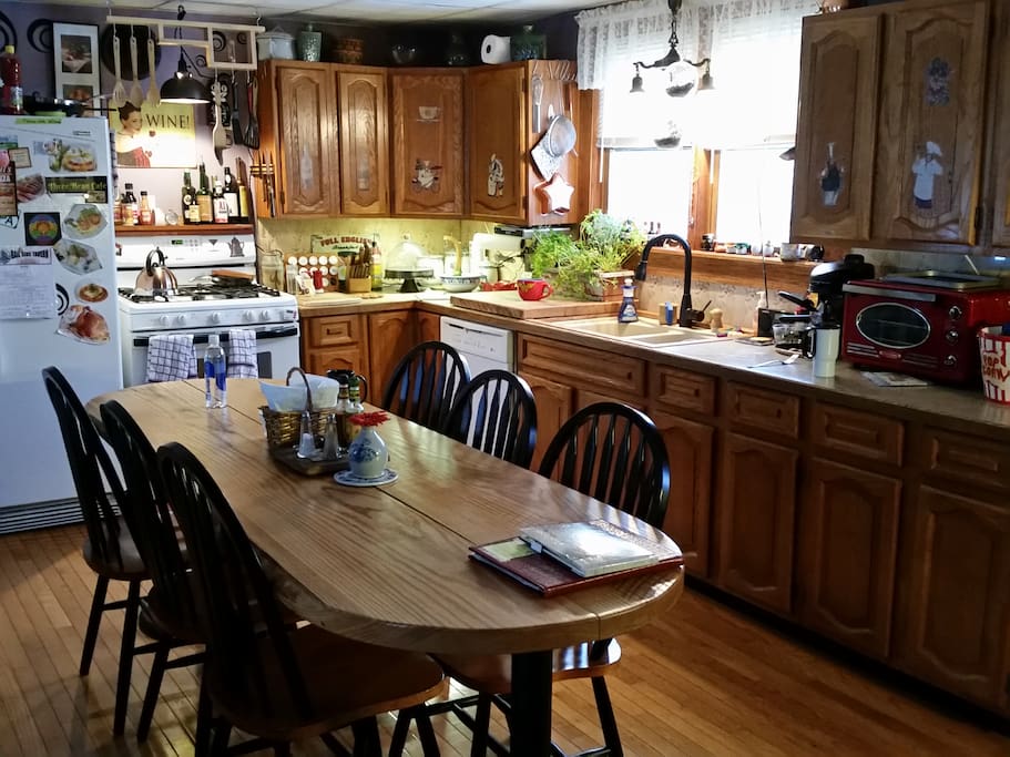 Kitchen stocked w/food & Keurig coffee bar.