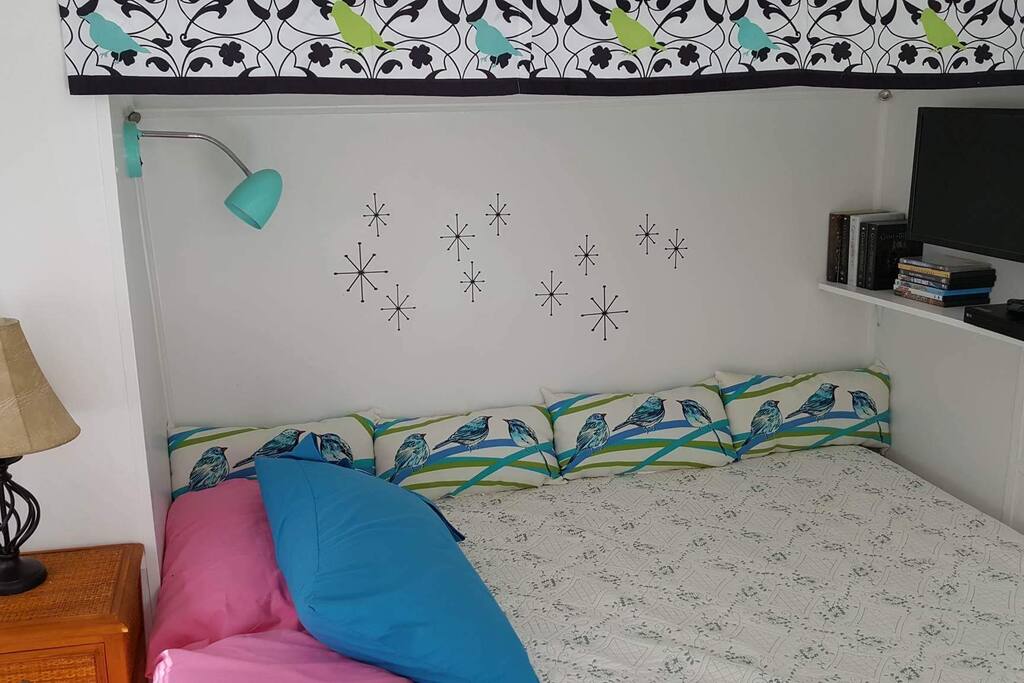 NEW Queen Size/Memory Foam/Gel-Infused mattress. TV/DVD player. Wi/Fi Capabilites