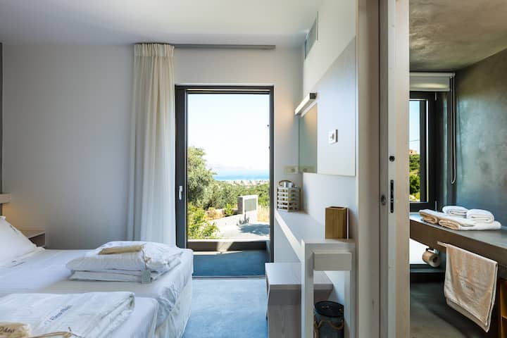 Spálňa s 2 samostatnými lôžkami na 1. poschodí, HDTV a vlastná kúpeľňa